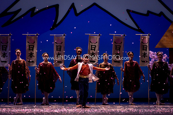 Momotaro_DRESS26_Group2_LT_002130