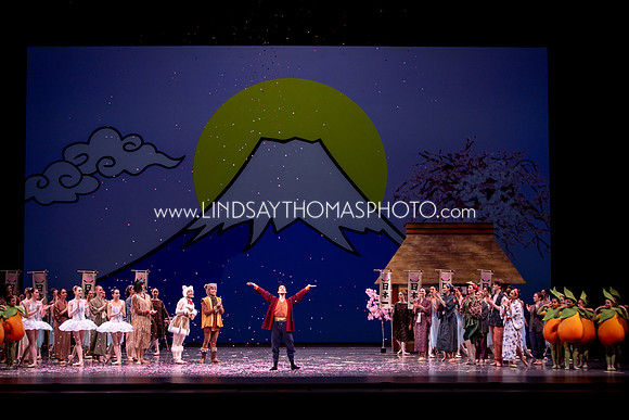 Momotaro_DRESS26_Group2_LT_002135