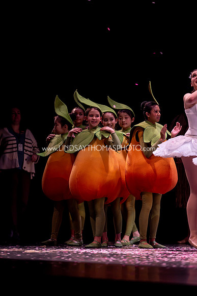 Momotaro_DRESS26_Group2_LT_002137