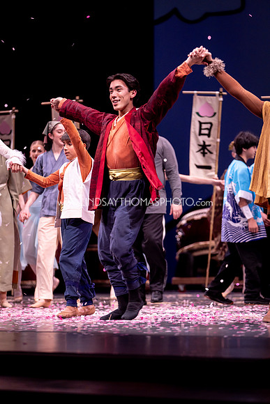 Momotaro_DRESS26_Group2_LT_002136
