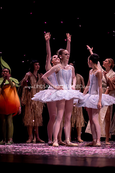 Momotaro_DRESS26_Group2_LT_002139