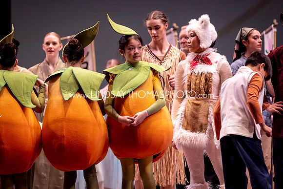 Momotaro_DRESS26_Group2_LT_002140