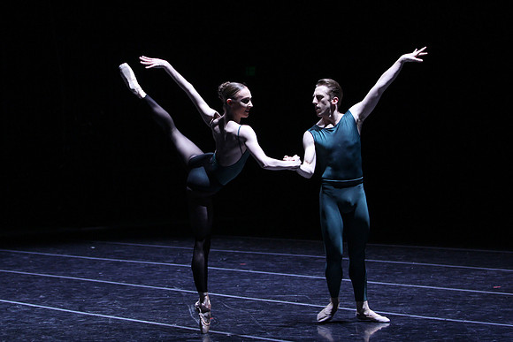 Margaret Mullin & Ezra Thomson | William Forsythe's In the middle, somewhat elevated